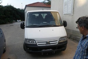 Dubrovnik, 15. srpnja 2010. - Tijekom kontrole taxi prijevoza neka vozila isključena su iz prometa, uz podnesene optužne prijedloge jer nisu imala koncesiju niti su bila zakonski označena.